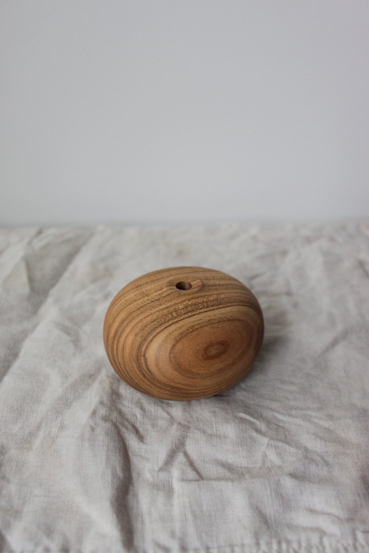 Hand crafted pear wood vase - François Lê Xuân