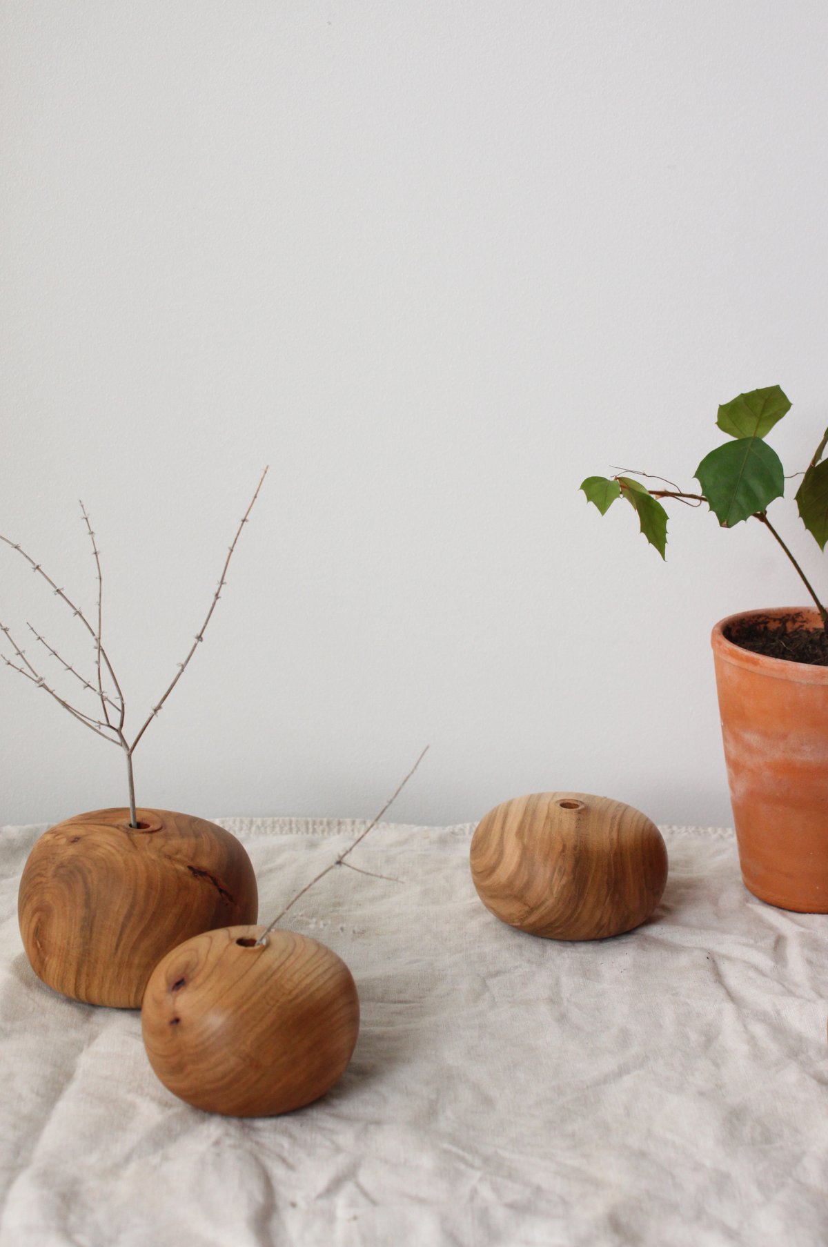 Hand crafted pear wood vase - François Lê Xuân