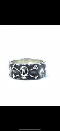 Image 2 of Skull & Crossbones Ring 