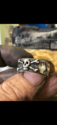 Image 3 of Skull & Crossbones Ring 