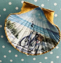 Image 1 of Shell trinket dish bicycle at the beach design