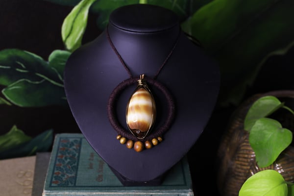 Image of Brown hemp shell necklace