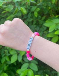 Love heart clay bead bracelet 