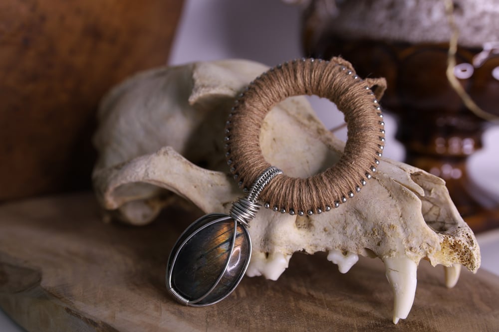 Image of Beige hemp labradorite necklace