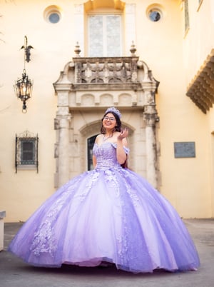 Image of Quinceañera Portrait Session (Special Pricing)