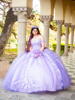 Image of Quinceañera Portrait Session (Special Pricing)