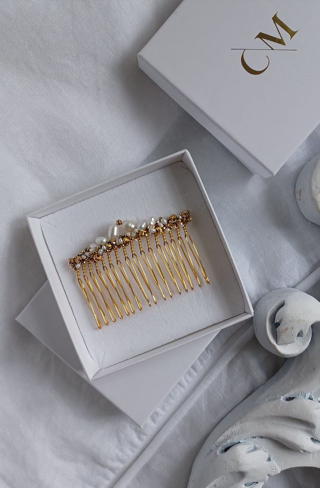 Peigne perlé nacre & laiton CEREMONY Image of Peigne perlé nacre & laiton CEREMONY