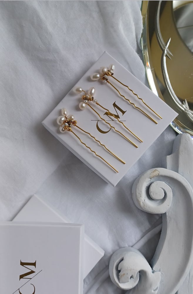 Epingles perlées CEREMONY Image of Epingles perlées CEREMONY