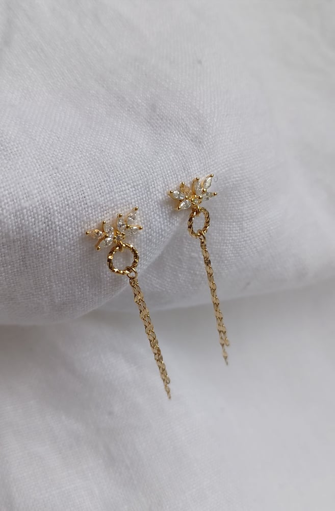 Boucles fines chaînes Image of Boucles fines chaînes