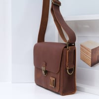 Image 2 of Small Scout in vintage brown