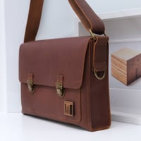 Image 2 of Large Scout in vintage brown