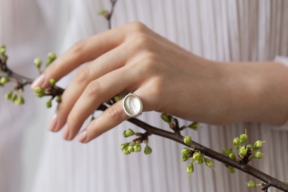 Image of "Spring breath" silver ring with rock crystal · ANIMO VERNALI ·