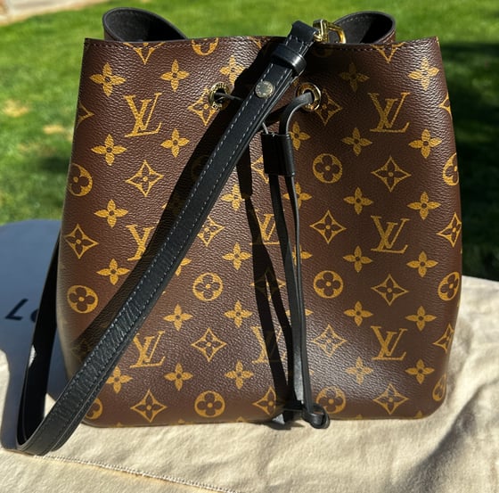 Image of Louis Vuitton NéoNoé MM Bucket Bag 