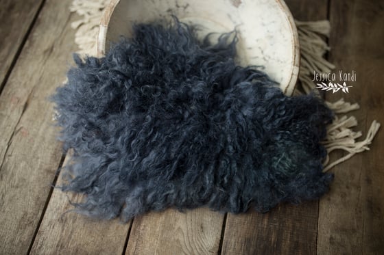 Image of Navy 02 hand felted fur
