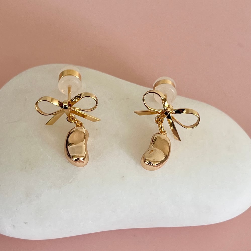 Image of Gold Bow and Bean Studs