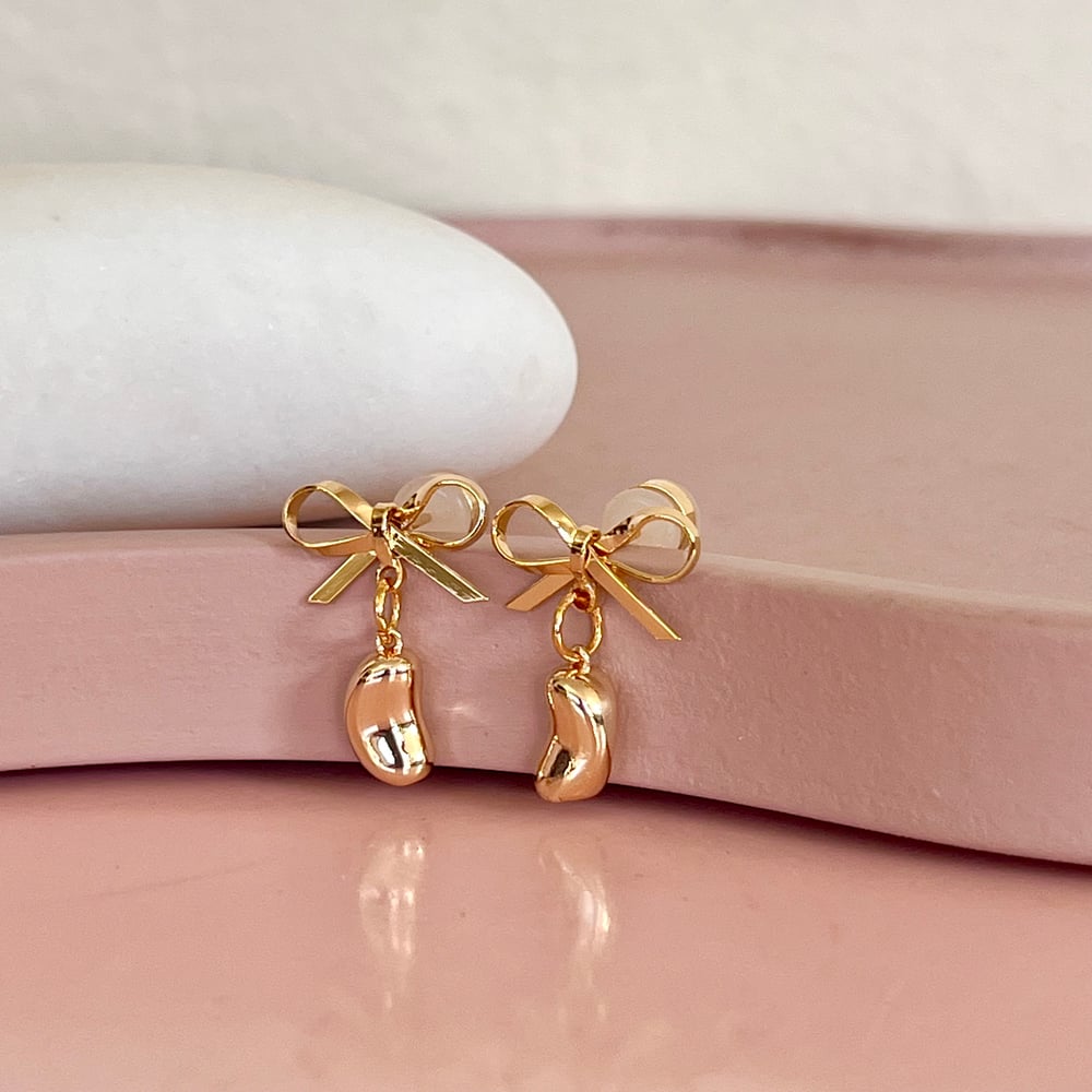 Image of Gold Bow and Bean Studs