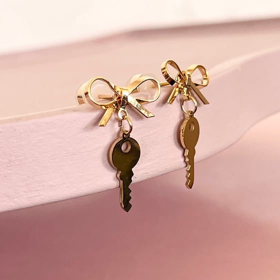 Image of Gold Bow and Little Key Studs