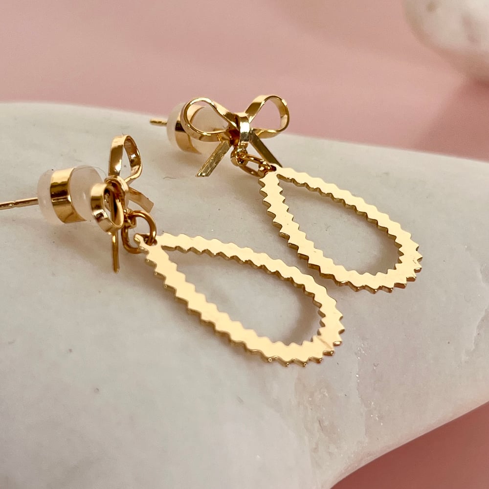 Image of Gold Bow Stud and Teardrop Midi sized Drops