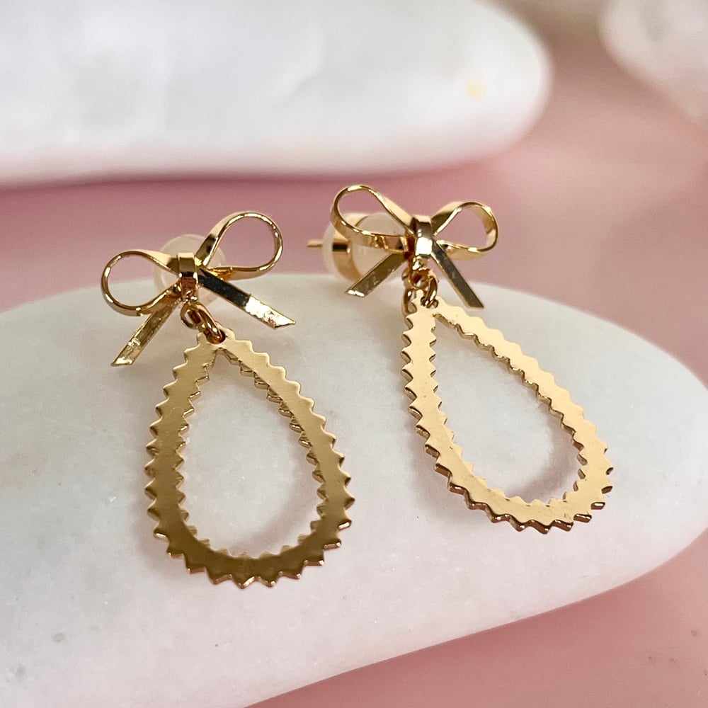 Image of Gold Bow Stud and Teardrop Midi sized Drops