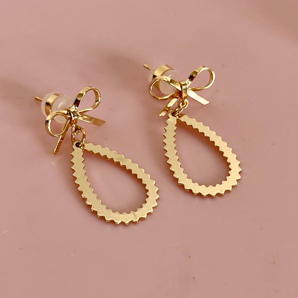 Image of Gold Bow Stud and Teardrop Midi sized Drops