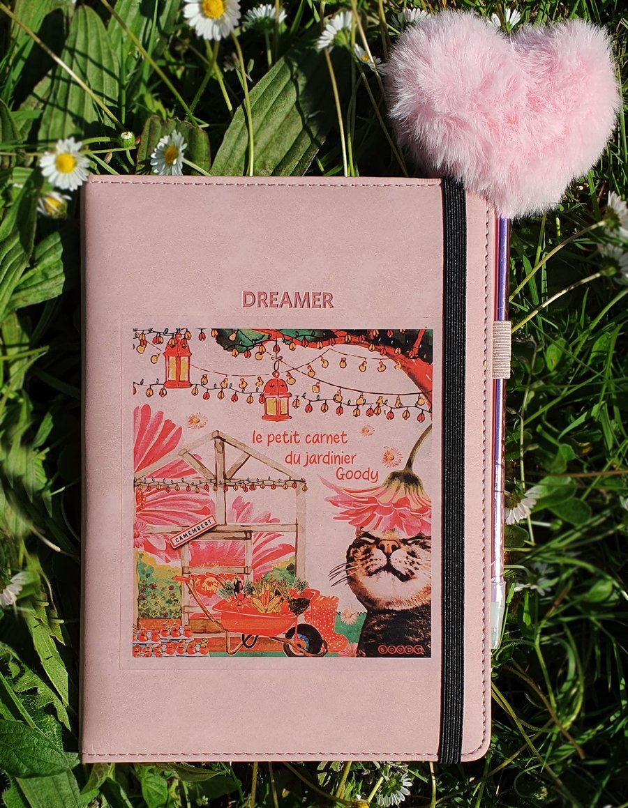 Image of Collector Notebook 'Le petit carnet du jardinier Goody ' rosé + fluffy heart pen