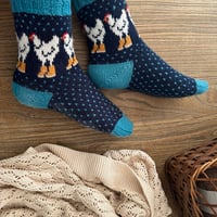 Image 1 of Patron chaussettes Rainy Chicken