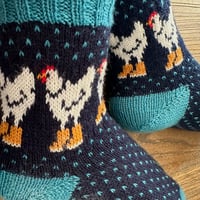 Image 2 of Patron chaussettes Rainy Chicken