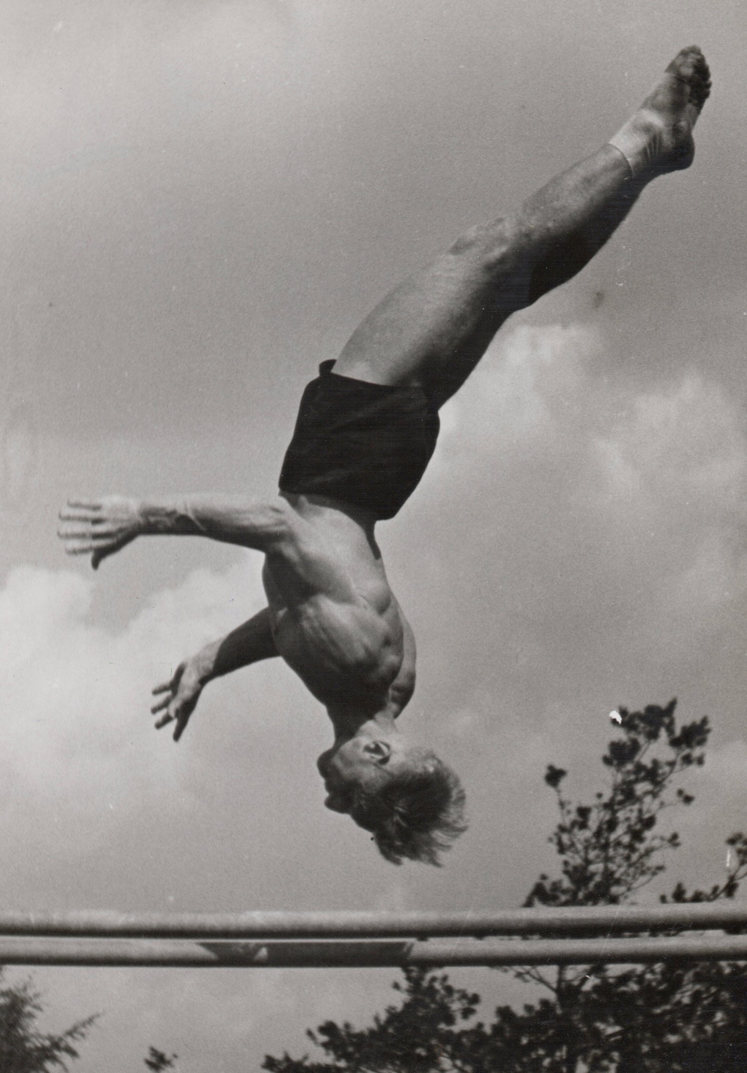 Image of Max Schirner: gymnastics by a soldier of the Kriegsmarine, Berlin ca. 1943