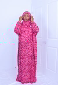 Robe avec écharpe 