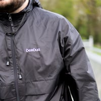 Image 3 of Windbreaker Seaicéid- Corn an Domhain