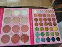 Image 4 of Ariana eyeshadow palette