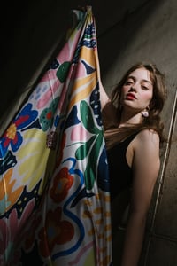 Image 6 of Pañuelo Floral Azules – Satén (Varias Medidas)