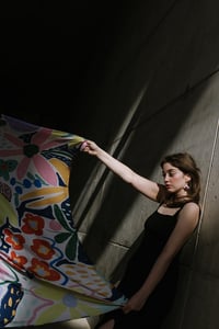 Image 7 of Pañuelo Floral Azules – Satén (Varias Medidas)