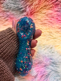 Image 14 of Turquoise Girly Freezable Glitter Glass Pipe   Color Changing Pipe