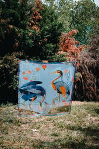 Image 2 of Pañuelo Garzas – Tencel Maxi 140x140 cm