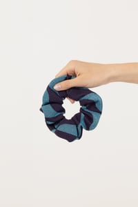 Image 1 of SCRUNCHIE WAVE BLU