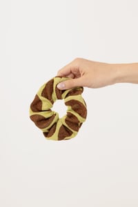 Image 1 of SCRUNCHIE WAVE MELA