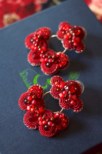 Image 6 of Roses are boring, not these earrings - Boucles waouh à fermoirs clips 