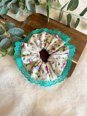 Image of Lace Edge Fabric Scrunchies