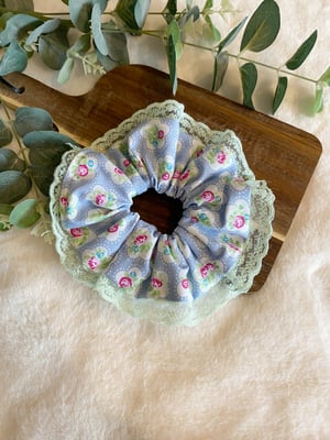 Image of Lace Edge Fabric Scrunchies