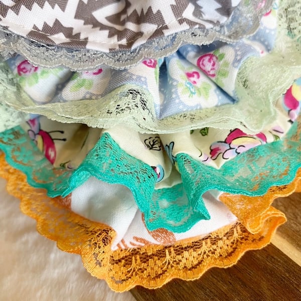 Image of Lace Edge Fabric Scrunchies