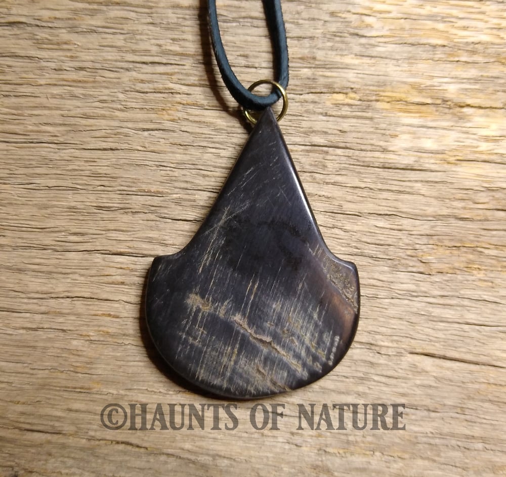 Inlaid Horn Pendant - Assassin's Creed Origins