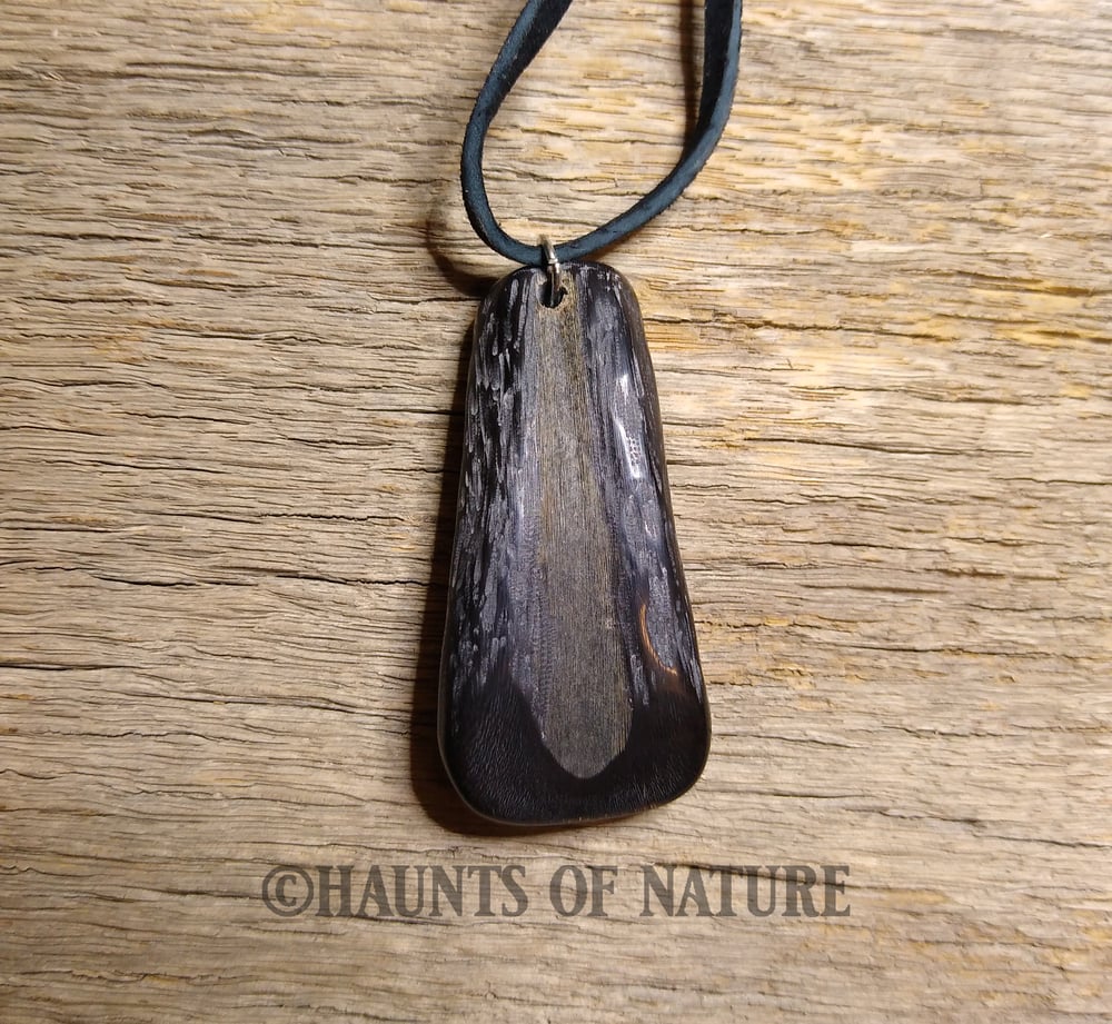 Inlaid Horn Pendant - Skeleton Key