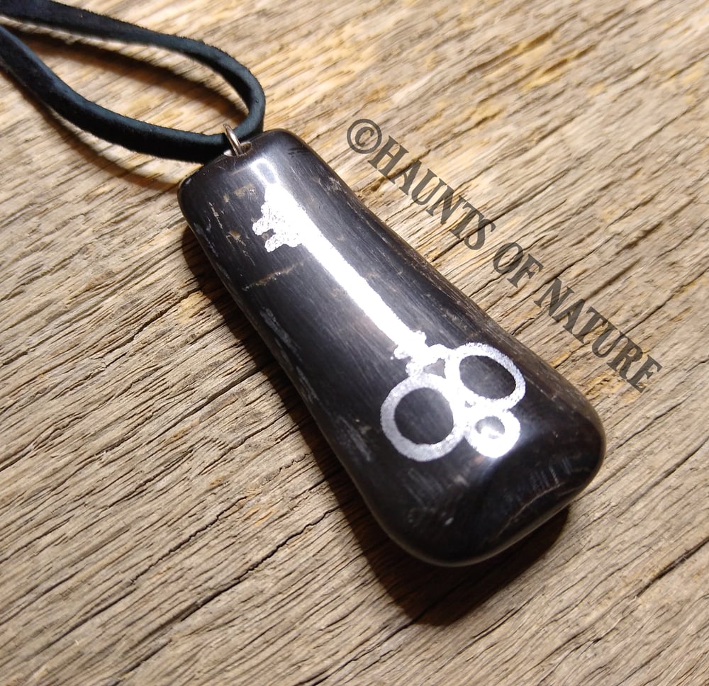 Inlaid Horn Pendant - Skeleton Key