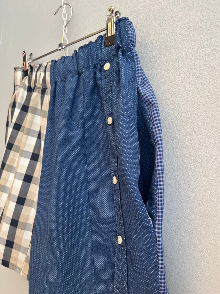 Image of Shorts i mørkeblå genbrugsskjorter (xs-m)