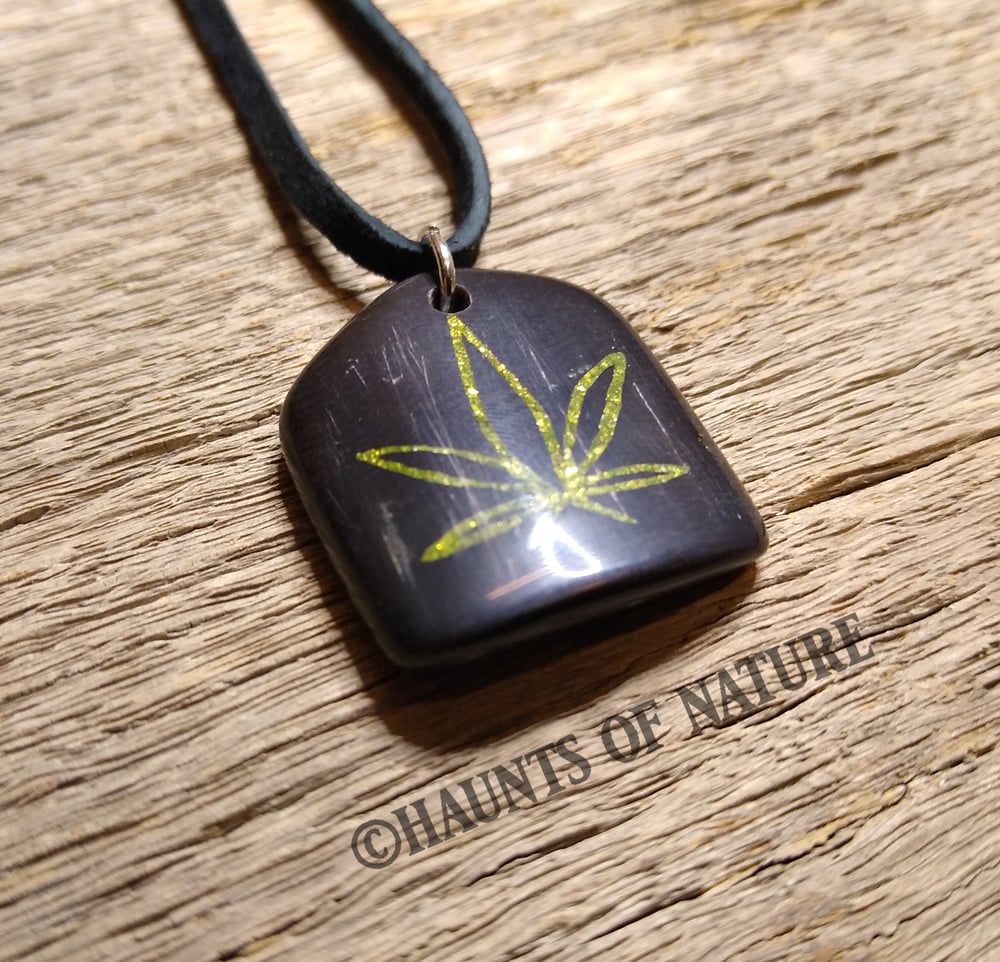 Inlaid Horn Pendant - Marijuana Leaf