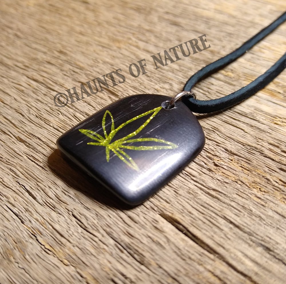 Inlaid Horn Pendant - Marijuana Leaf