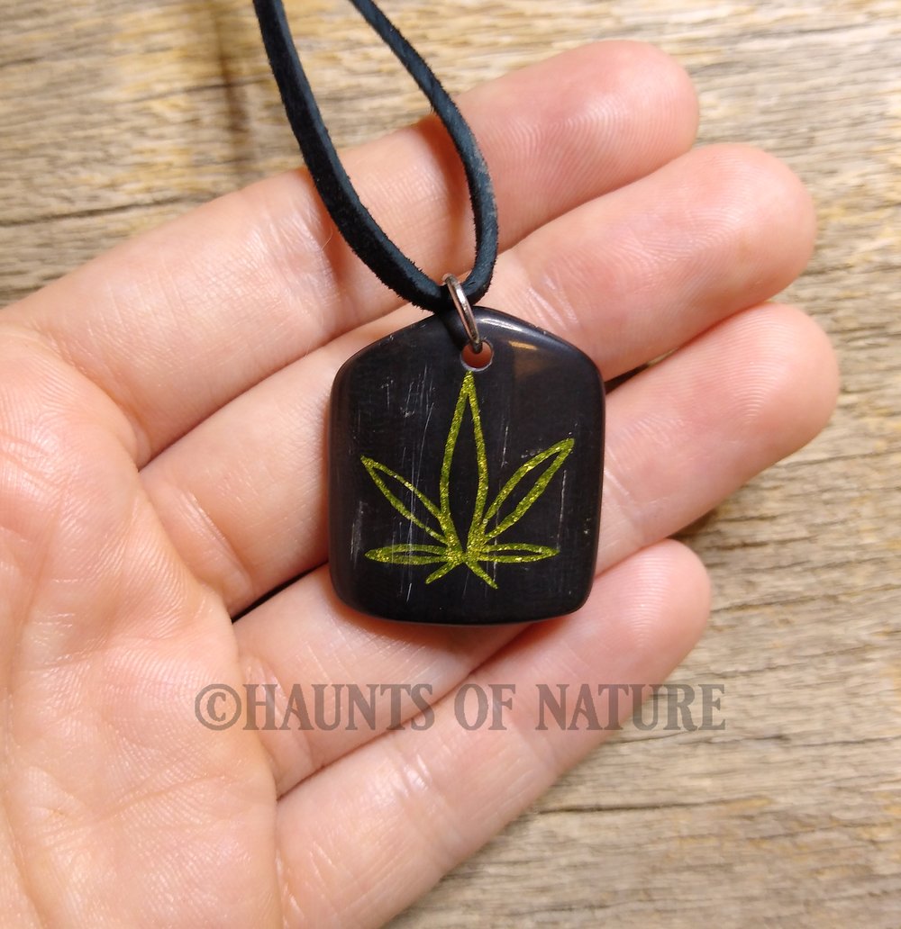 Inlaid Horn Pendant - Marijuana Leaf