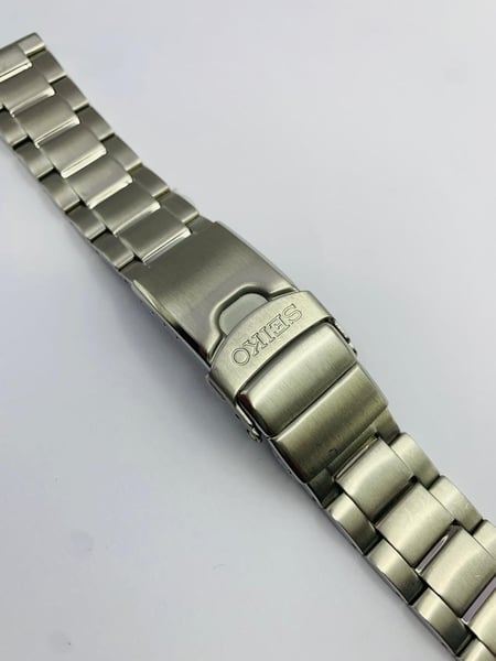 Image of Rare seiko heavy duty solid stainless steel gents watch strap,straight lugs,22mm, genuine seiko,japa