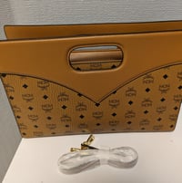 Image 1 of Vesti Clutch
